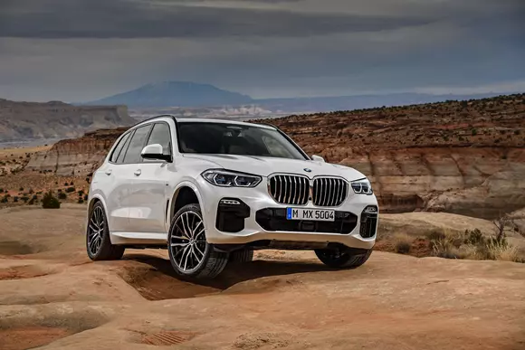Noul BMW X5 - galerie foto și informații complete