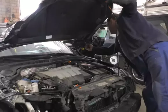 Cum se repară o daună totală într-un atelier neoficial (Video)