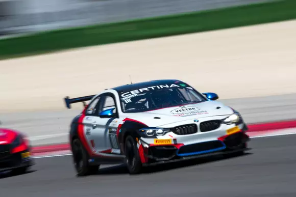 Răzvan Umbrărescu aduce prima victorie din istorie pentru BMW M4 GT