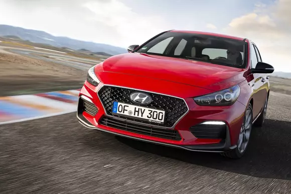 Hyundai i30 N Line: Tentă sportivă pentru compacta sud-coreeană