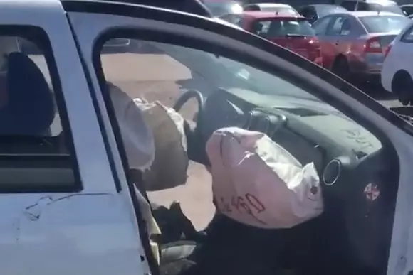 VIDEO: Ce scrie pe airbag-urile Dacia