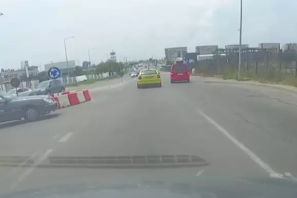 VIDEO: O autospecială de pompe funebre face ceva inimaginabil în intersecție