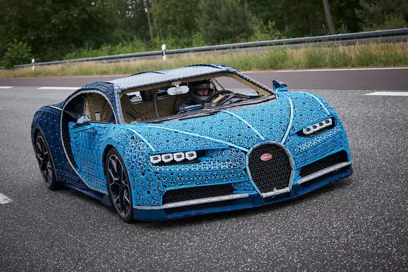 Bugatti Chiron din LEGO: Merge cu 20 km/h