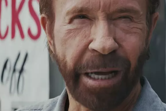 Aproape toate bancurile cu Chuck Norris într-o singură reclamă
