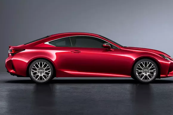 Lexus RC facelift: Rivalul lui BMW Seria 4 Coupe are haine noi!