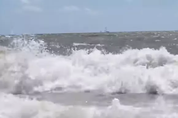 Iată de ce nu trebuie să intri cu mașina pe plajă