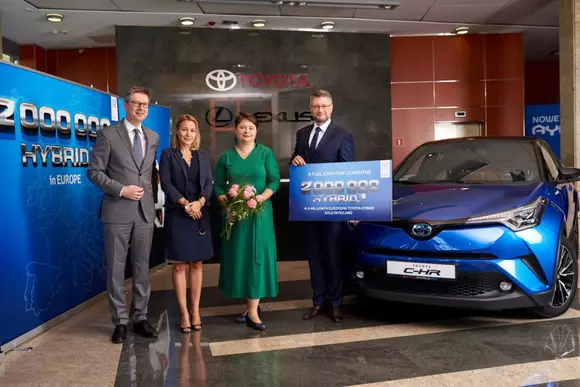 Toyota a vândut mașina hibrid cu numărul 2.000.000 în Europa