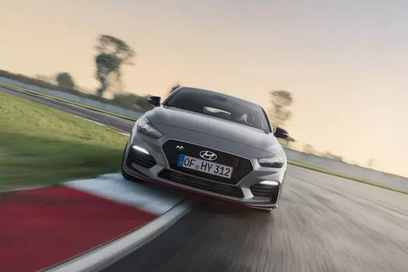 Hyundai i30 N Fastback se prezintă înainte de Paris