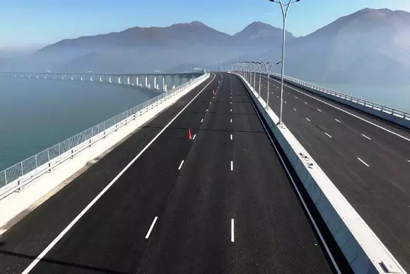 A fost inaugurat cel mai lung pod maritim din lume