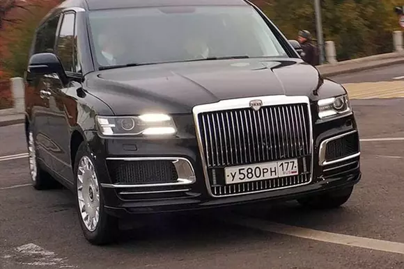 Aurus Arsenal: noua mașină a lui Vladimir Putin a fost surprinsă pe străzi