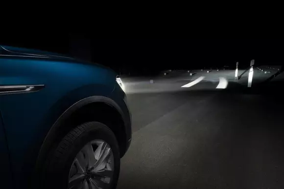 Volkswagen testează un sistem de iluminare interactiv