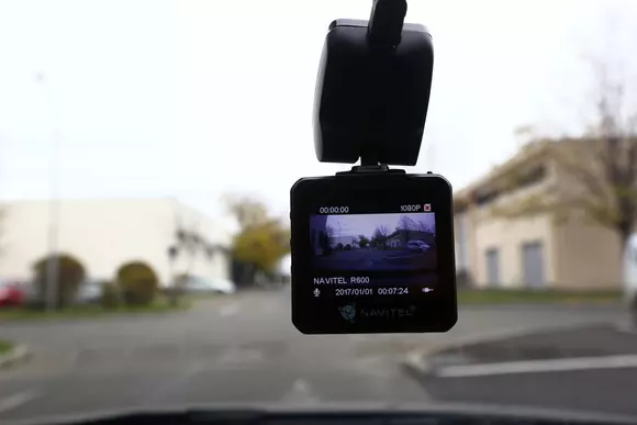 Navitel R600 și Navitel E500: Tot ce îți trebuie pentru a rula în siguranță pe drumurile României