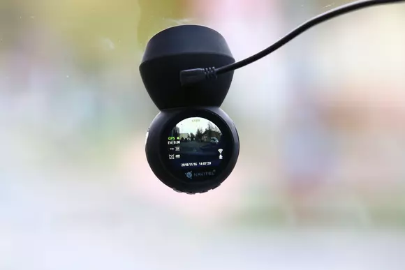 Navitel R1000: Probabil cea mai cool cameră video auto