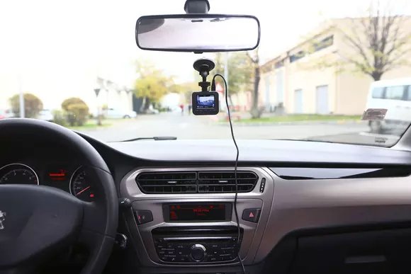 Navitel R200 și Navitel T500: Cum îți poți moderniza mașina