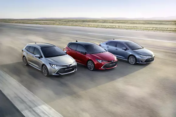 Toyota Corolla Sedan: Galerie foto și informații oficiale. Când ajunge în România?