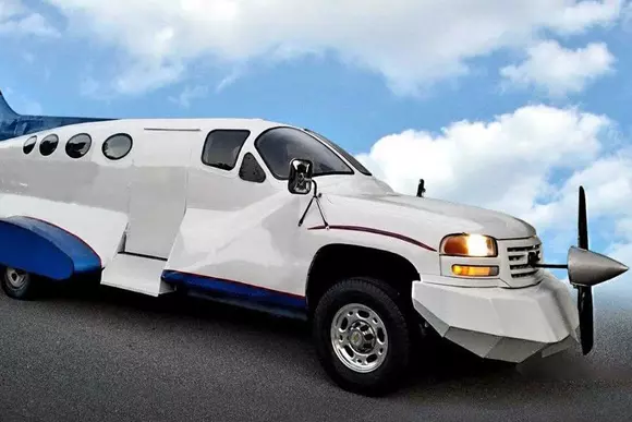 O limuzină cu aspect neobișnuit poate fi cumpărată de pe eBay