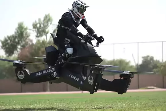 Poliția din Dubai folosește motociclete zburătoare