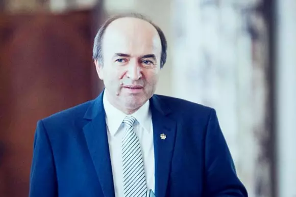 Ce mașină conduce Tudorel Toader?