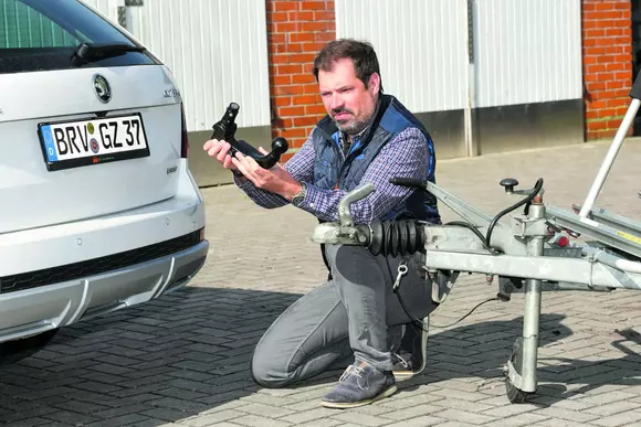 Instalarea cârligului de remorcare