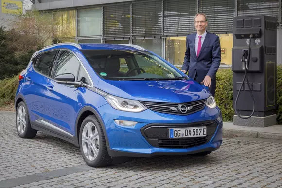 Orașul natal al lui Opel va beneficia de 1.300 de stații de încărcare până în 2020