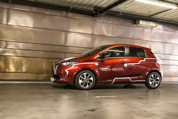 Renault Zoe Z.E. 40: Un plin de curent, vă rog!