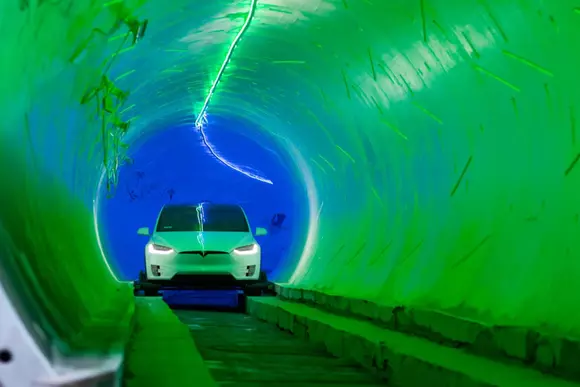 Rețeaua de tuneluri a lui Elon Musk va funcționa cu mașini electrice