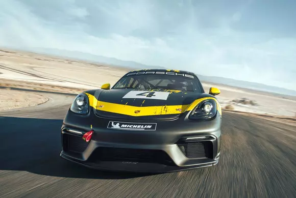 Bijuterie pentru curse: Porsche 718 Cayman GT4 Clubsport