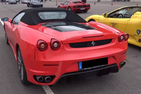 Fără menajamente: Acest Ferrari F430 Spider a fost condus în fiecare zi