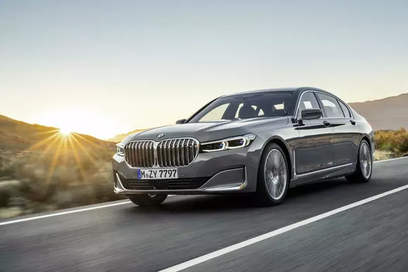 BMW Seria 7 facelift: Restilizare deloc discretă și motorizări noi