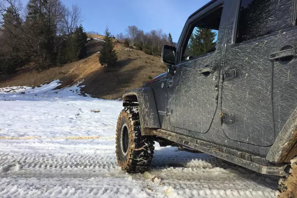 Ai poftă de adrenalină? Participă la Jeep Winter Tour 2019!