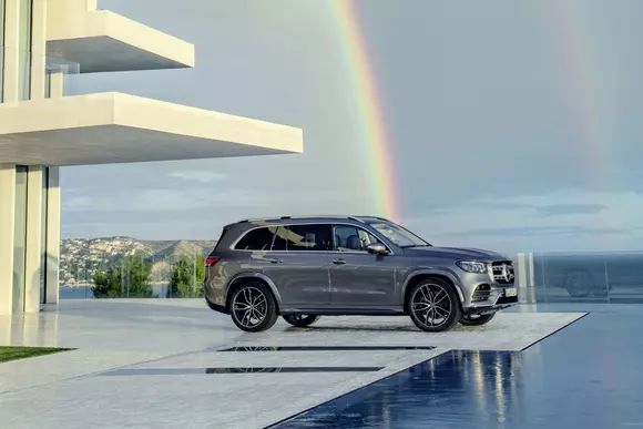 Mercedes-Benz prezintă noul GLS: confort și lux la cel mai înalt nivel