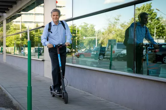 Dacian Cioloș despre trotinetele electrice, Uber și drumurile României