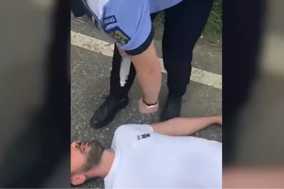 VIDEO - Un șofer băut a leșinat în timp ce sufla în etilotest, pe autostrada A3