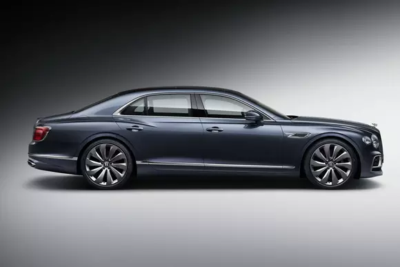 Noul Bentley Flying Spur impresionează cu motorul W12