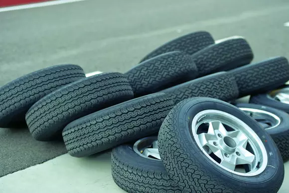 Reparații în regie proprie – Remedii rapide la pneuri