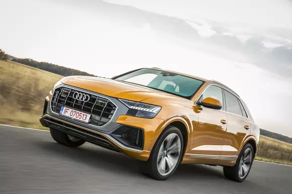 Audi Q8 - SUV-coupé cu lux de A8