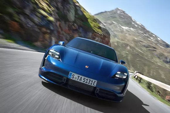 Porsche Taycan debutează oficial: tot ce trebuie să știi