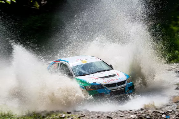 Ploaia schimbă tot! Cum a fost Raliul Aradului în 2019 pentru pilotul partener al Auto Bild, Adrian Grigore?