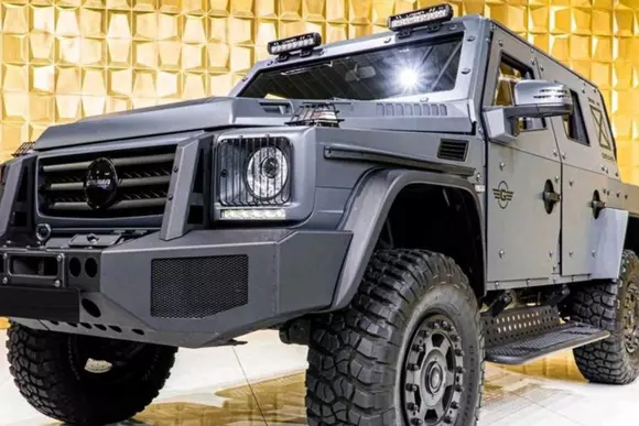 Acest Mercedes G500 este atât de blindat încât Apocalipsa ar fi vacanță în el (VIDEO)