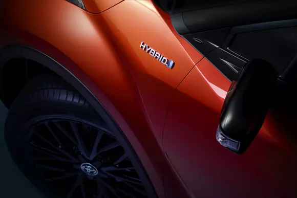 Facelift pentru Toyota C-HR: design îmbunătățit şi o nouă motorizare