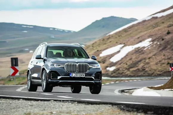 BMW X7 xDrive40i: Big bimmer garni’X