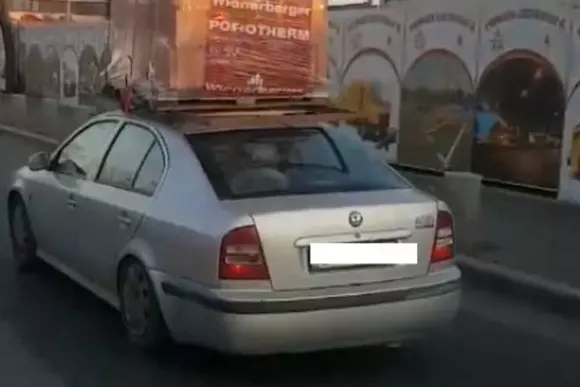Skoda Octavia poate transporta și paleți de cărămidă. Dar nu este recomandat (VIDEO)