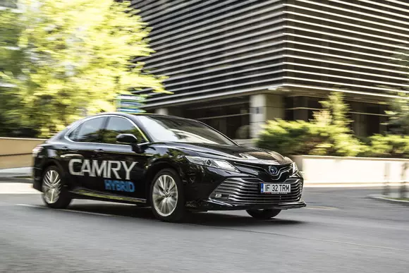 Toyota Camry: O surpriză foarte plăcută!