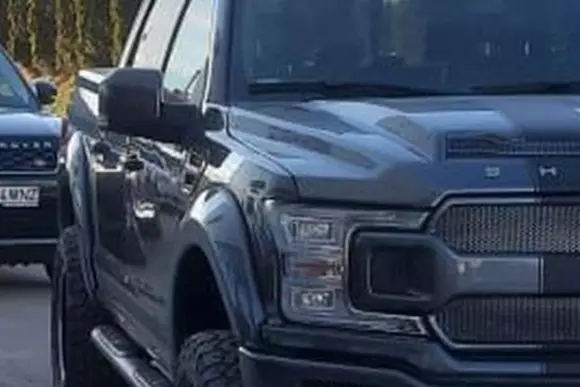 Noua maşină a lui Ion Țiriac are nevoie de cel puţin două locuri de parcare