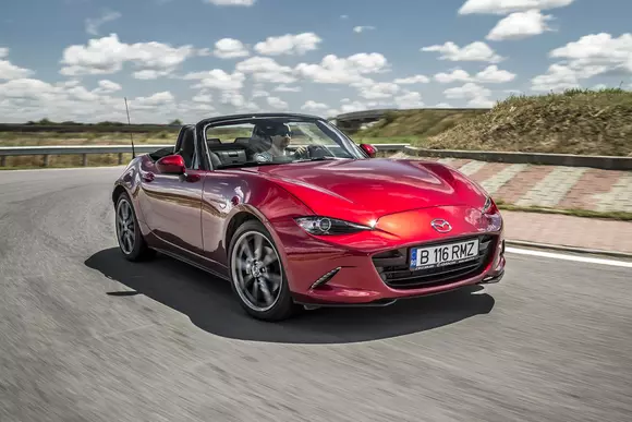 Mazda MX-5 Skyactiv-G184: Mănușa roșie