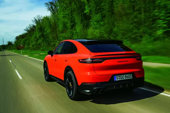 Porsche Cayenne Turbo Coupé - Doar spatele contează