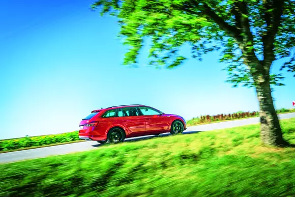 Skoda Superb Combi 2.0 TDI 4x4 - Audi, tu eşti?