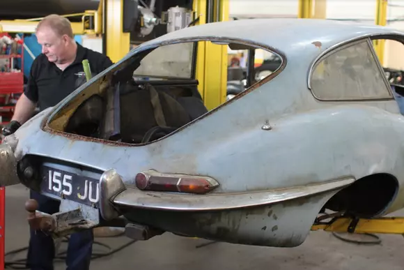Jaguar E-Type din 1964: pisica se întoarce, mai feroce ca la prima tinerețe!