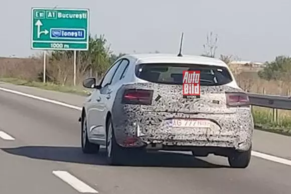 Exclusiv! Primele fotografii surprinse în România cu noua Dacia Sandero