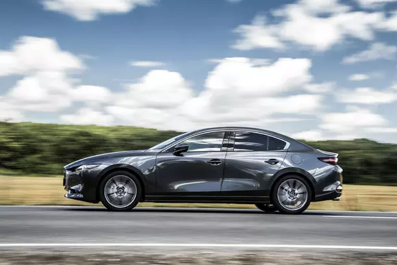 Mazda 3 Sedan Skyactiv-G122 Plus: Classic never dies!